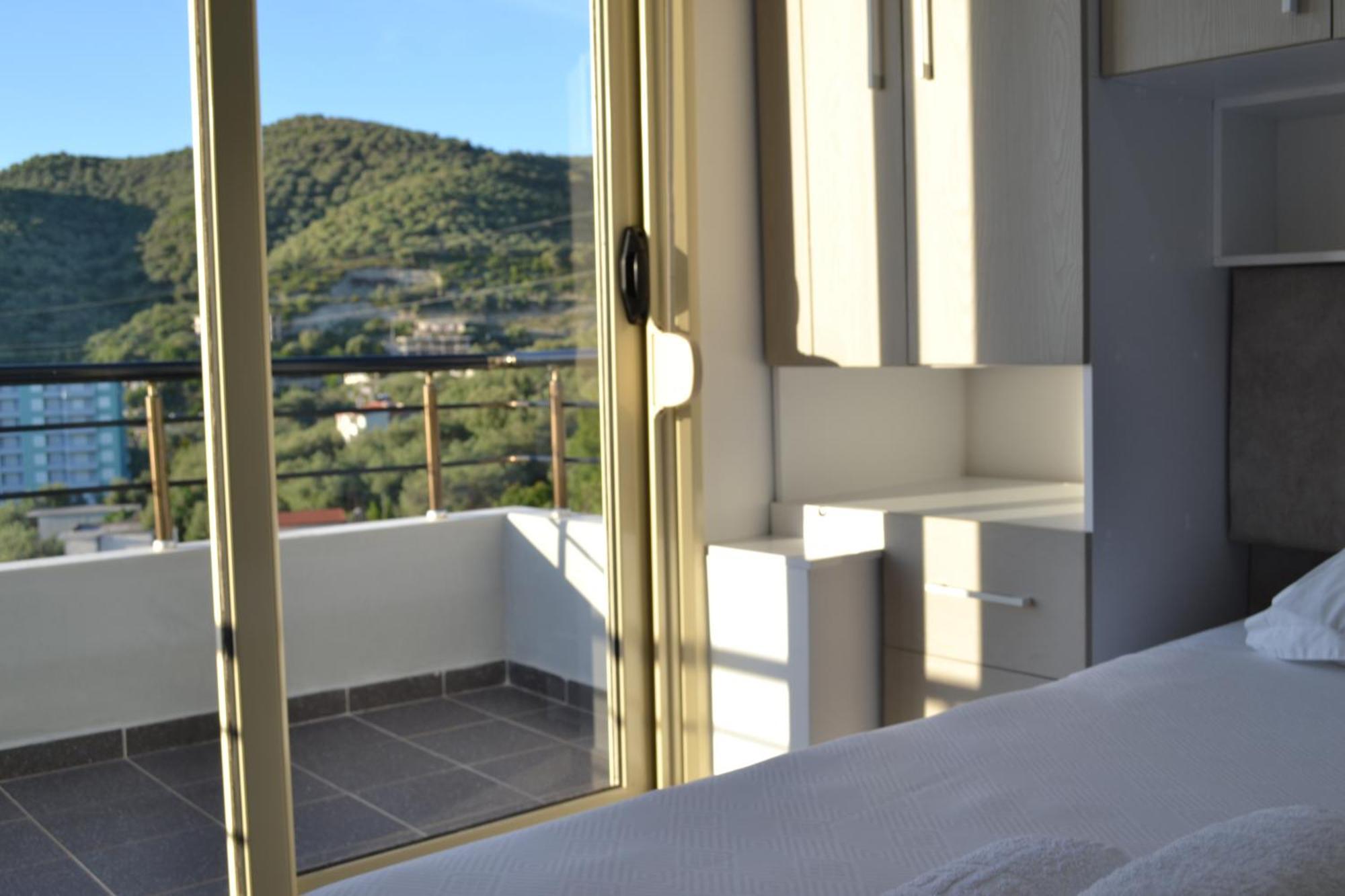 Seaview Penthouse Terrace & Garage Apartment Vlorë Exterior foto